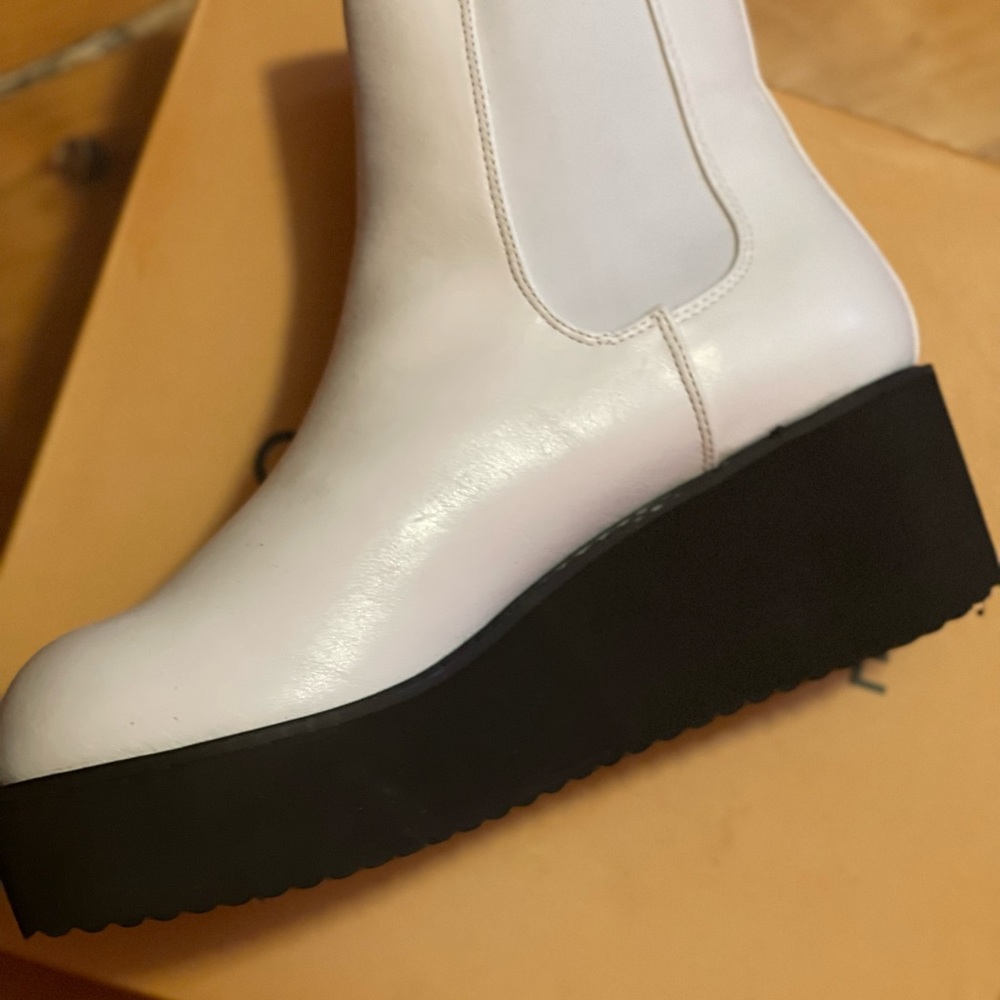 🎃 Size 10 > Nolan 🤍 White Platform Chase and Chlöe Booties